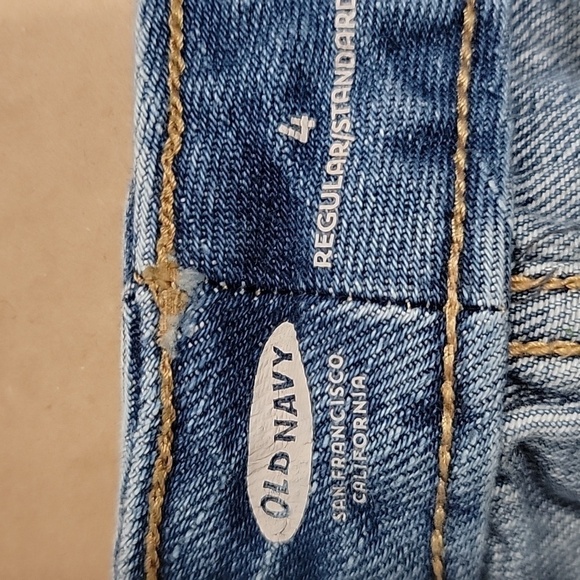 Old Navy, Size 4 "High Rise Short", Pebble Color, Excellent Used Condition - Picture 3 of 7